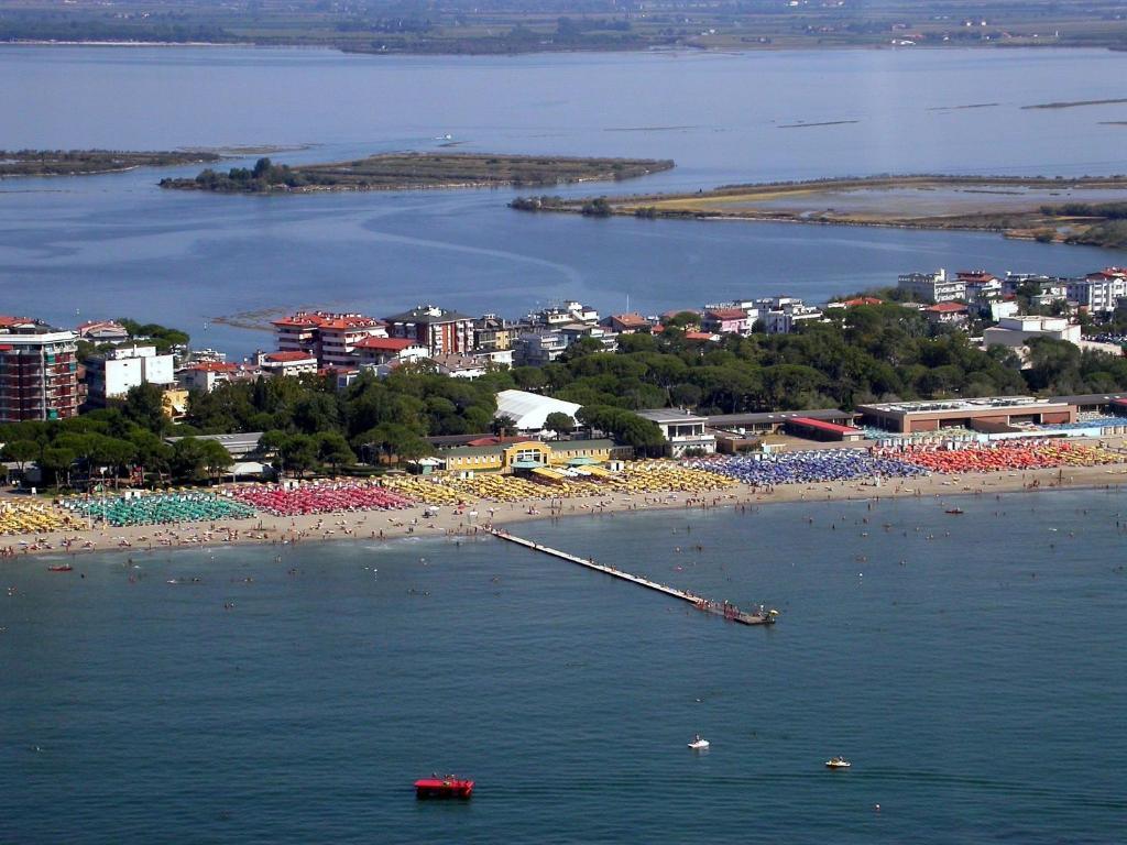 Hotel Park Spiaggia Градо Экстерьер фото